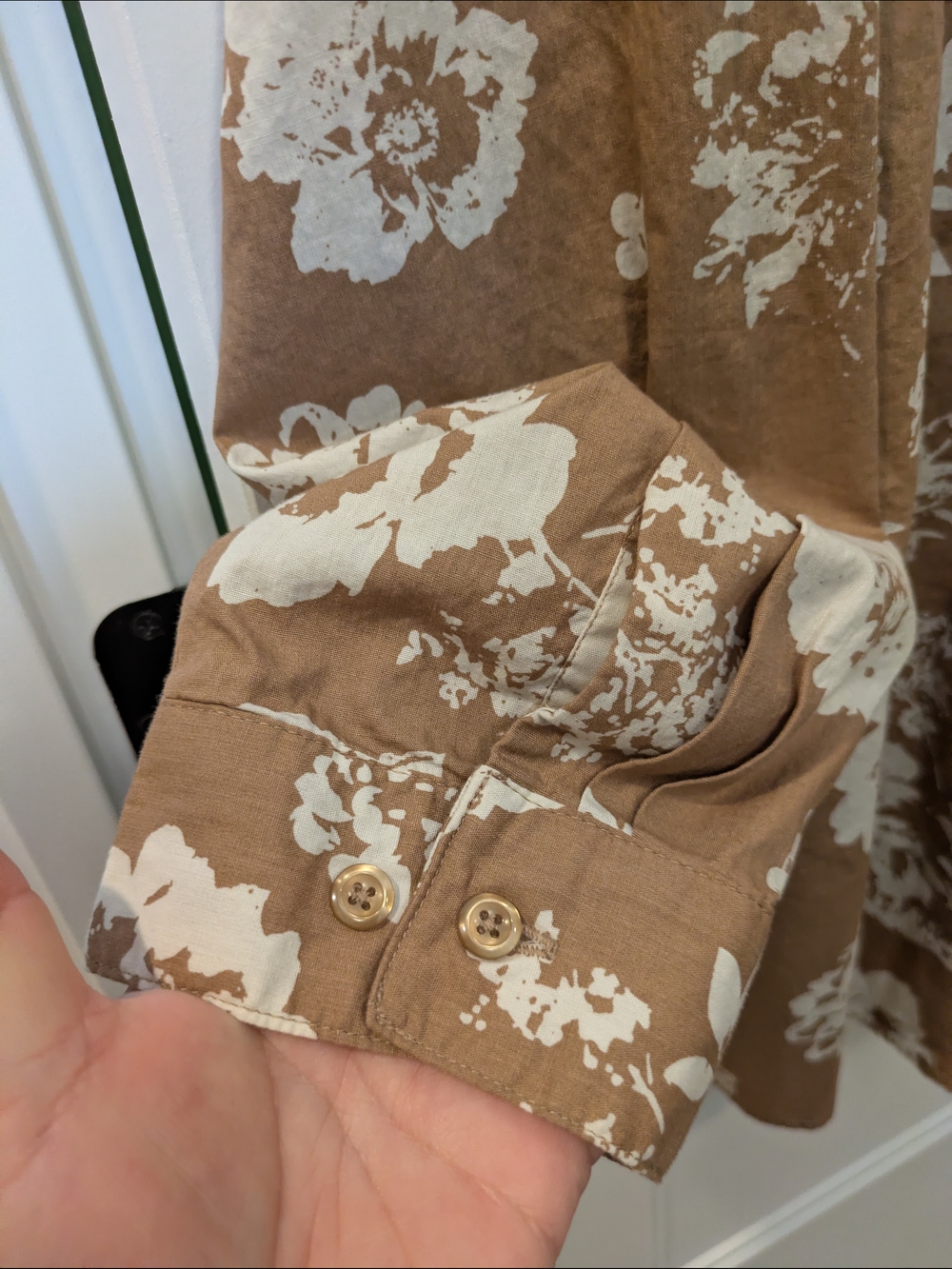🔴 3/$15 Roaman's Tan and White Floral Button-Down Shirt - Picture 6 of 12